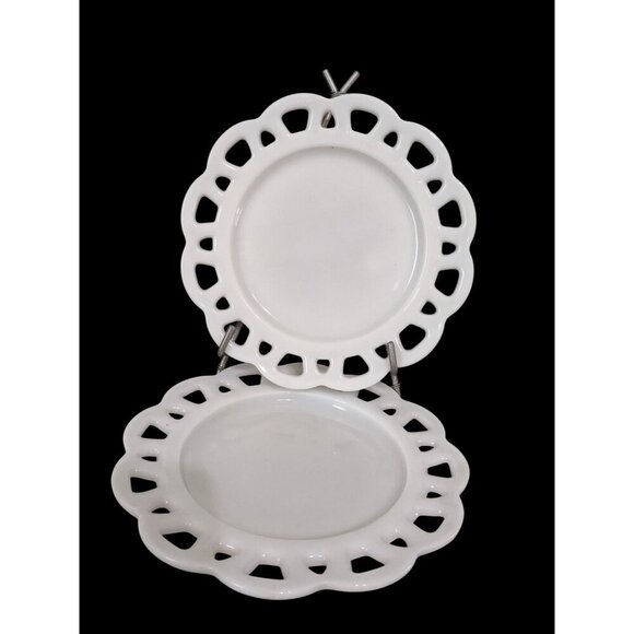 Hazel Atlas Lace Edge Milk Glass Salad Plates White 8.5" Elegant Set Of 2 Pre-Ow - Picture 1 of 6